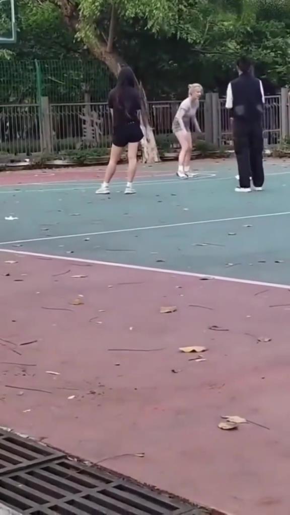 上來就背打女生的男人，真的活該沒有女朋友啊